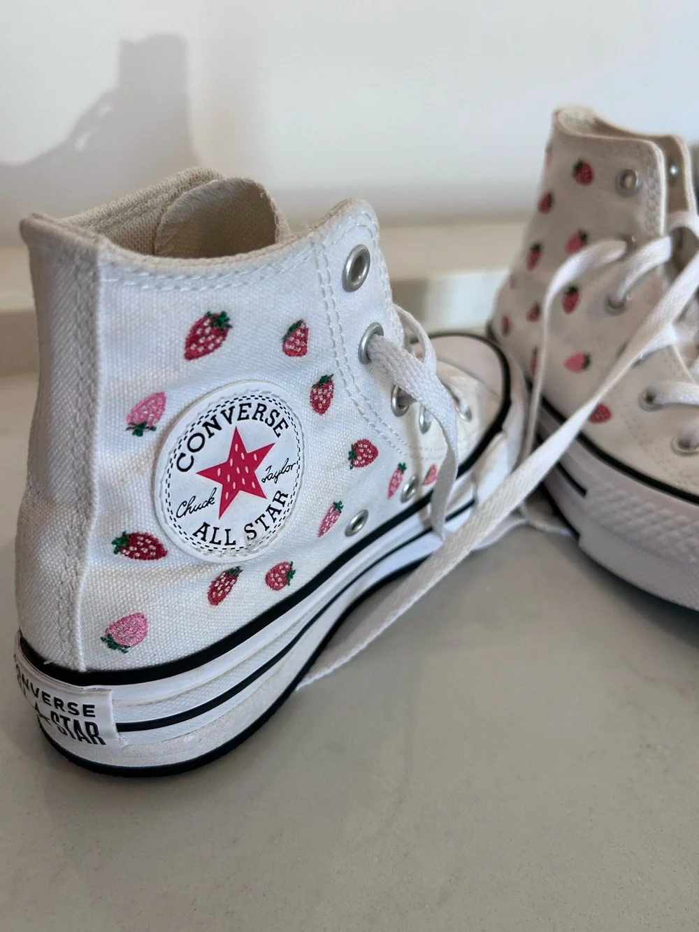 CONVERSE CHUCK TAYLOR LIFT STRAWBERRY HIGH-TOP SNEAKERS, Like New, Size 13Y